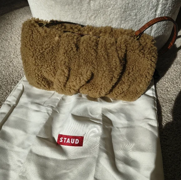 STAUD Tan Natural Bean Shearling Shoulder Bag - Picture 4 of 14